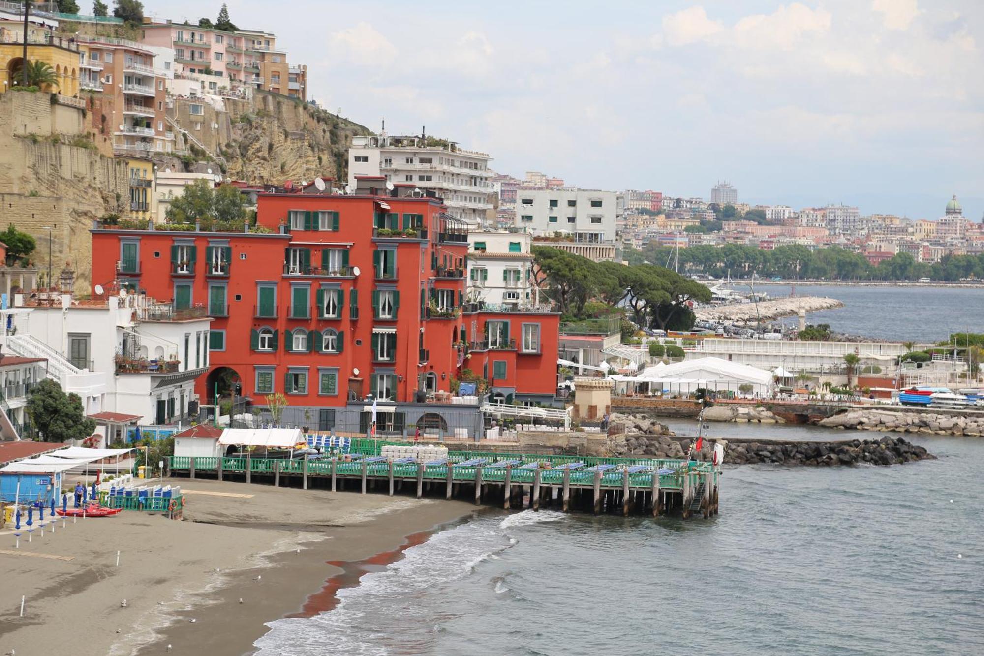La Casetta Con La Spiaggia Napoli Bagian luar foto
