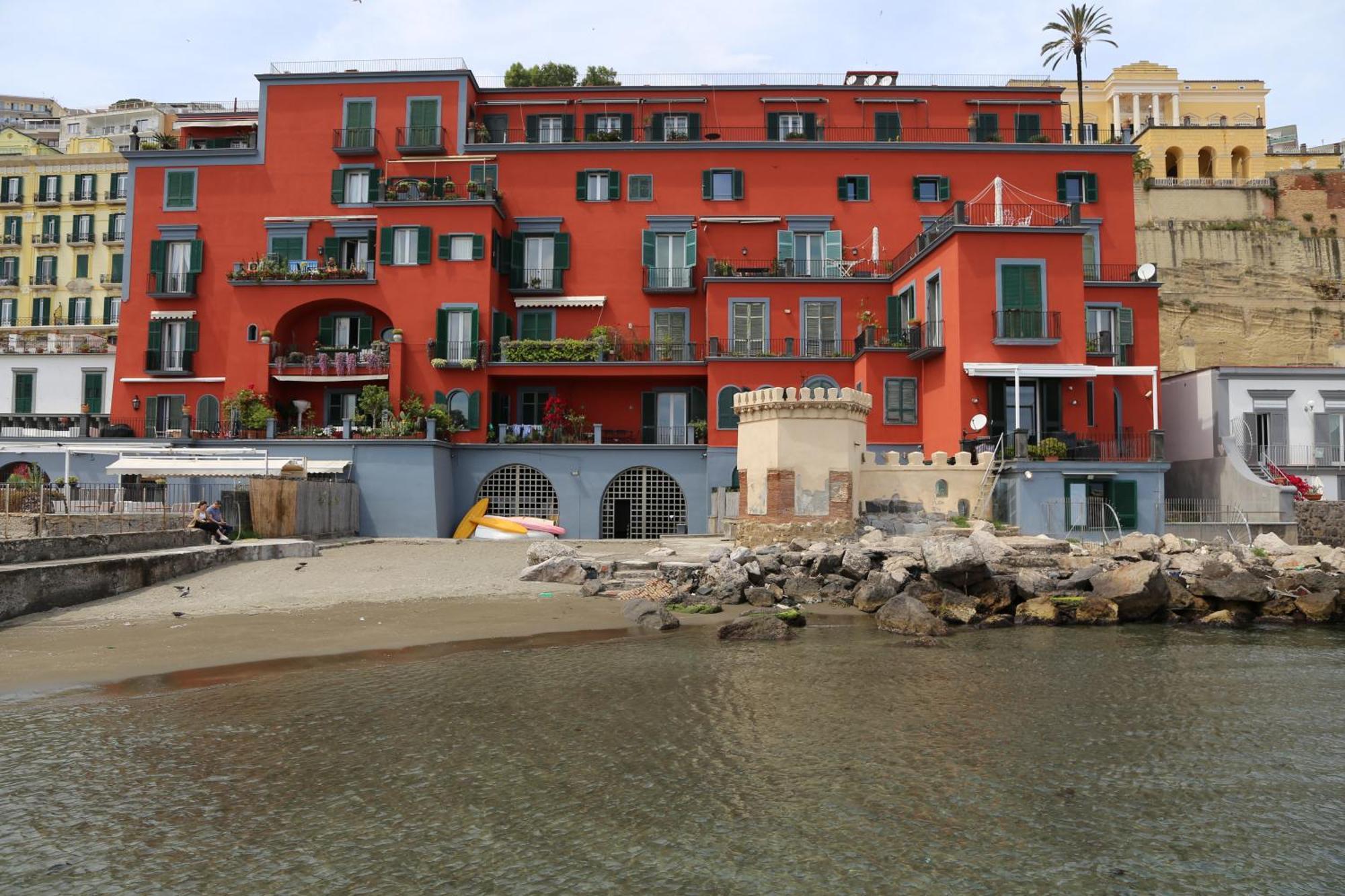 La Casetta Con La Spiaggia Napoli Bagian luar foto