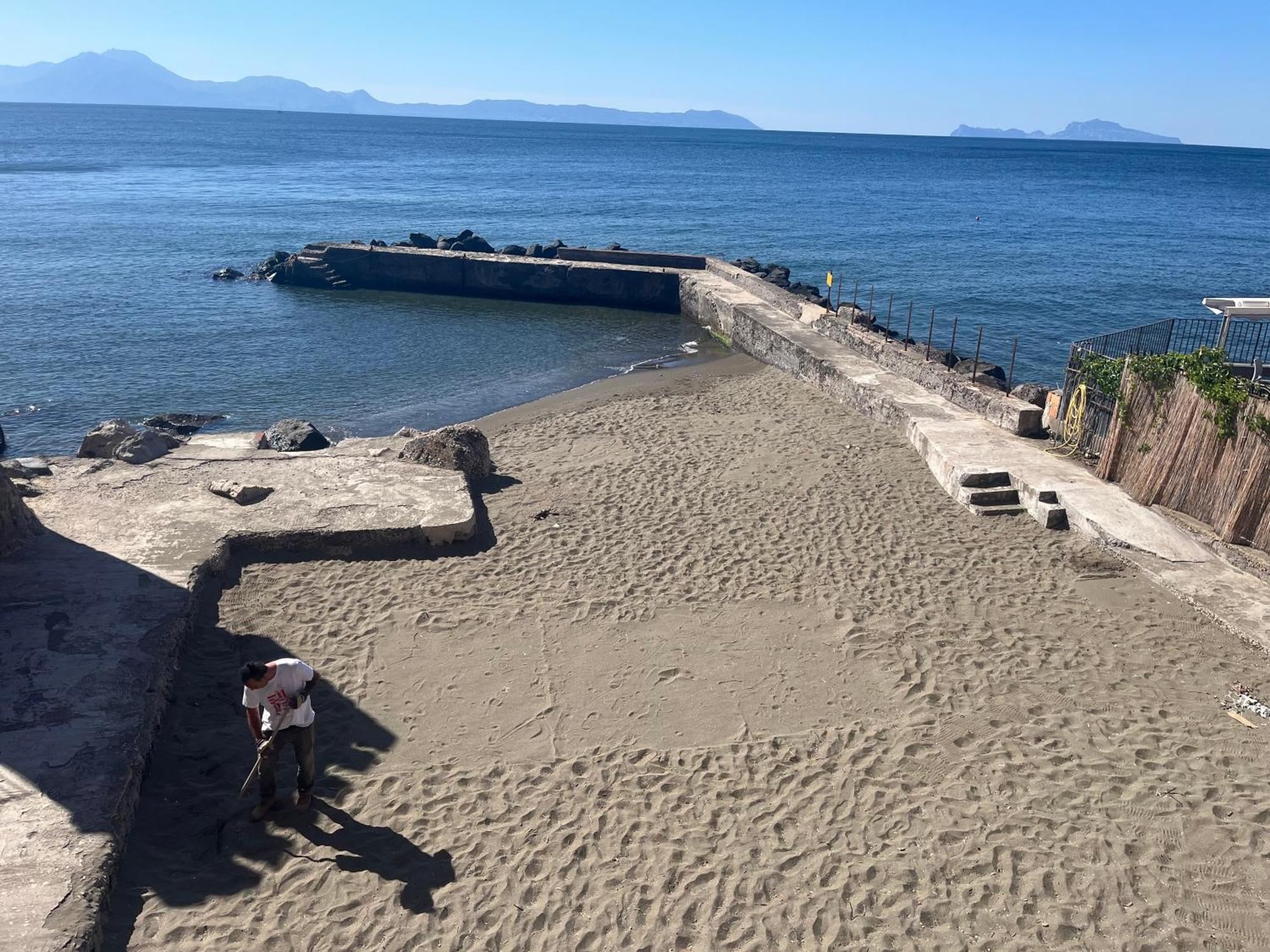 La Casetta Con La Spiaggia Napoli Bagian luar foto